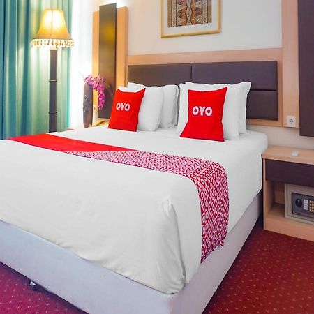 OYO 3967 Hotel Pantai Wisata Makassar Bagian luar foto