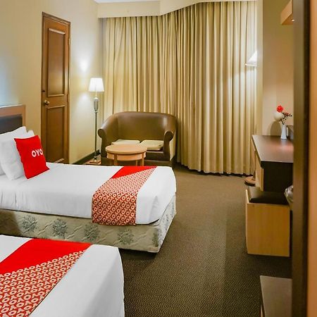 OYO 3967 Hotel Pantai Wisata Makassar Bagian luar foto