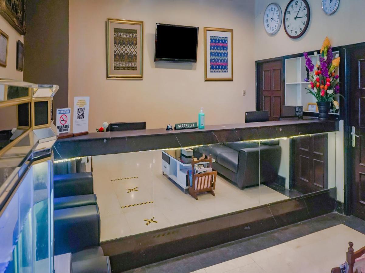 OYO 3967 Hotel Pantai Wisata Makassar Bagian luar foto