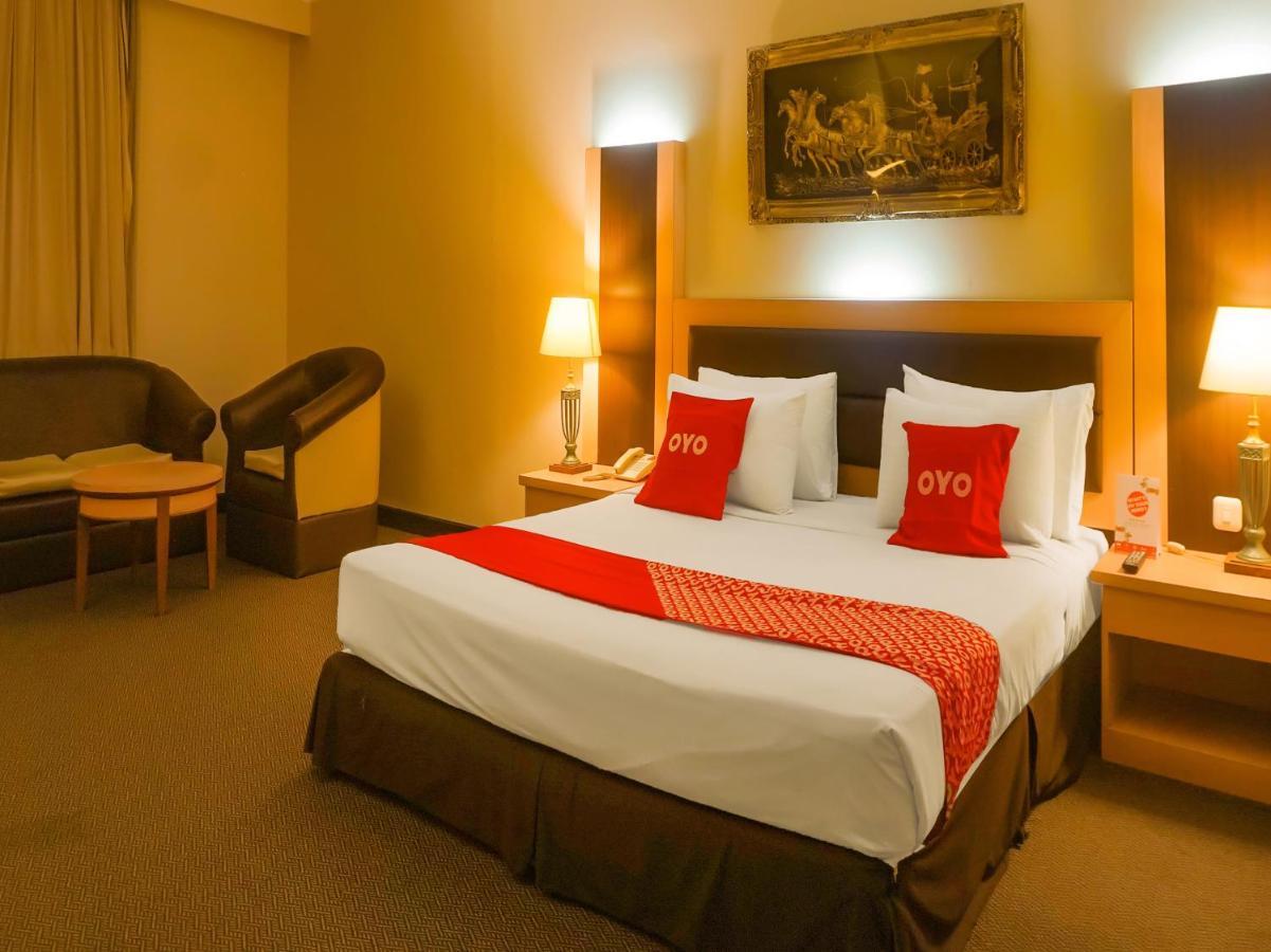 OYO 3967 Hotel Pantai Wisata Makassar Bagian luar foto