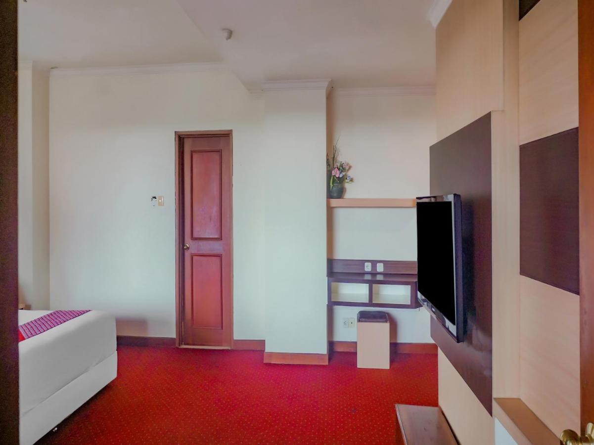 OYO 3967 Hotel Pantai Wisata Makassar Bagian luar foto