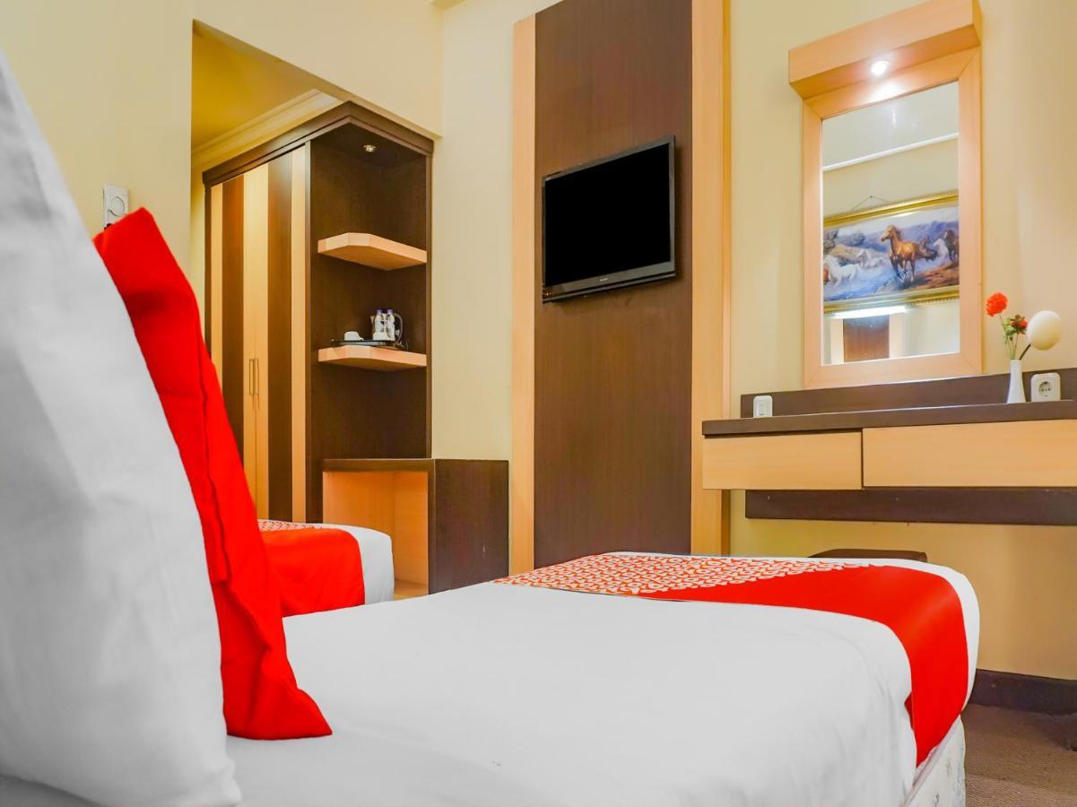 OYO 3967 Hotel Pantai Wisata Makassar Bagian luar foto