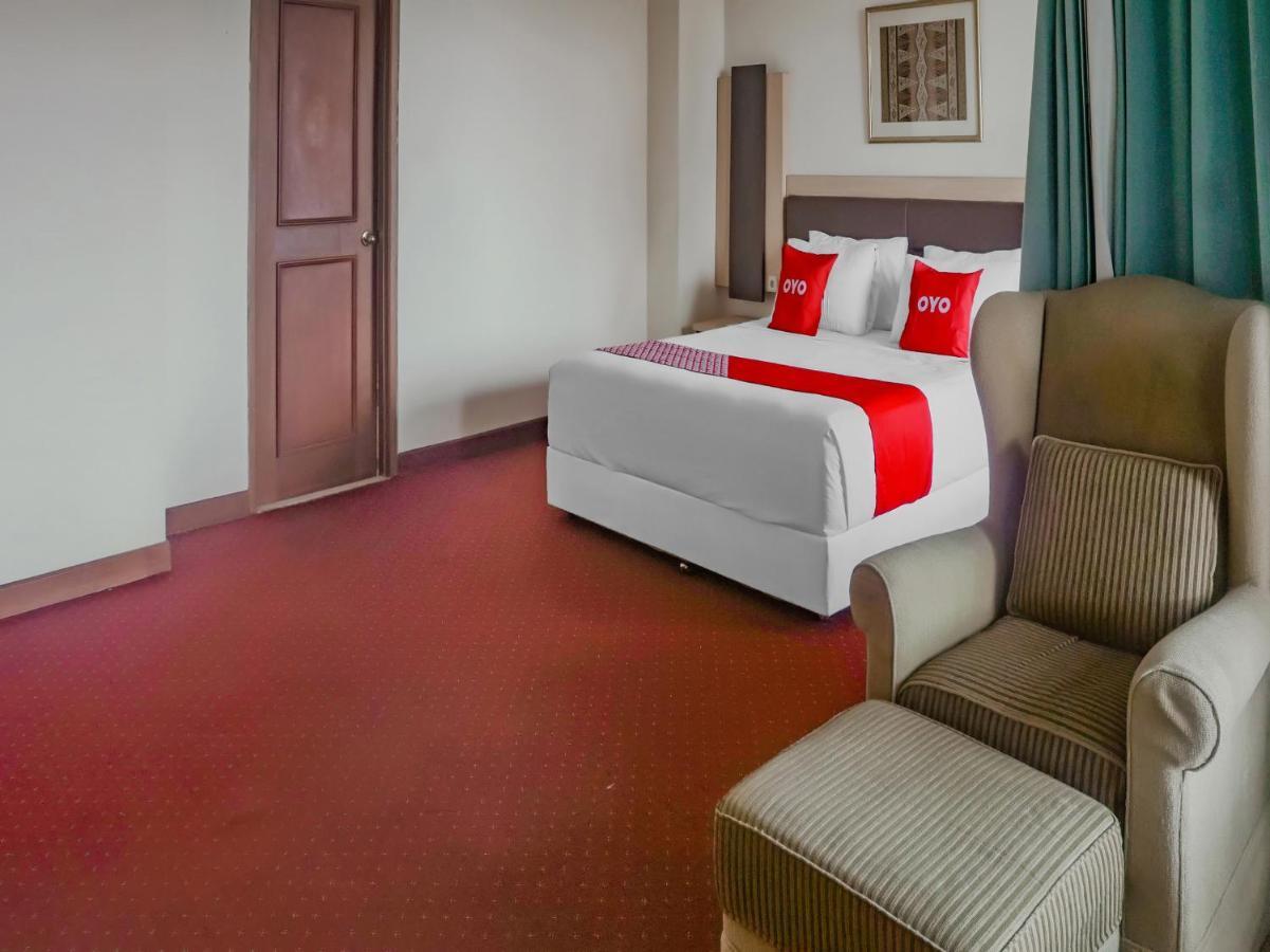 OYO 3967 Hotel Pantai Wisata Makassar Bagian luar foto