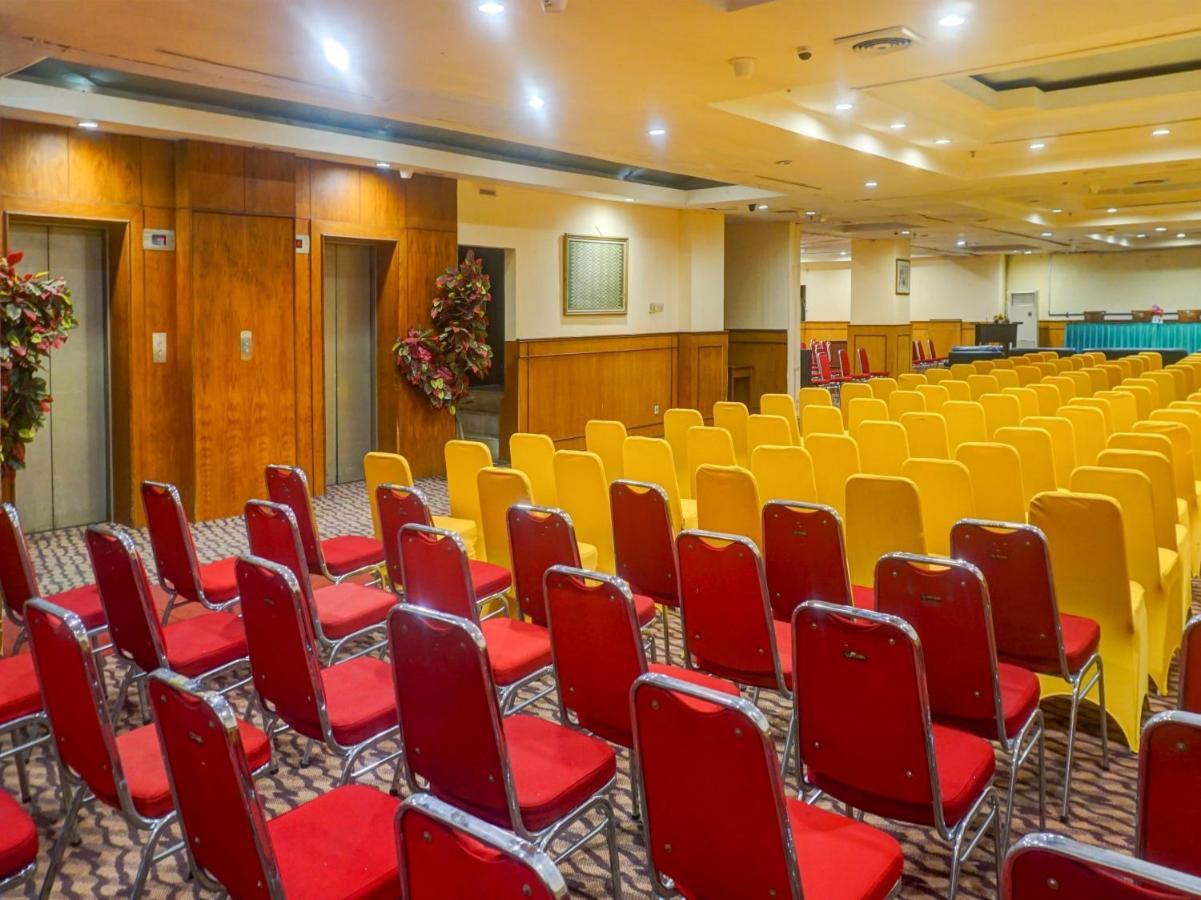 OYO 3967 Hotel Pantai Wisata Makassar Bagian luar foto