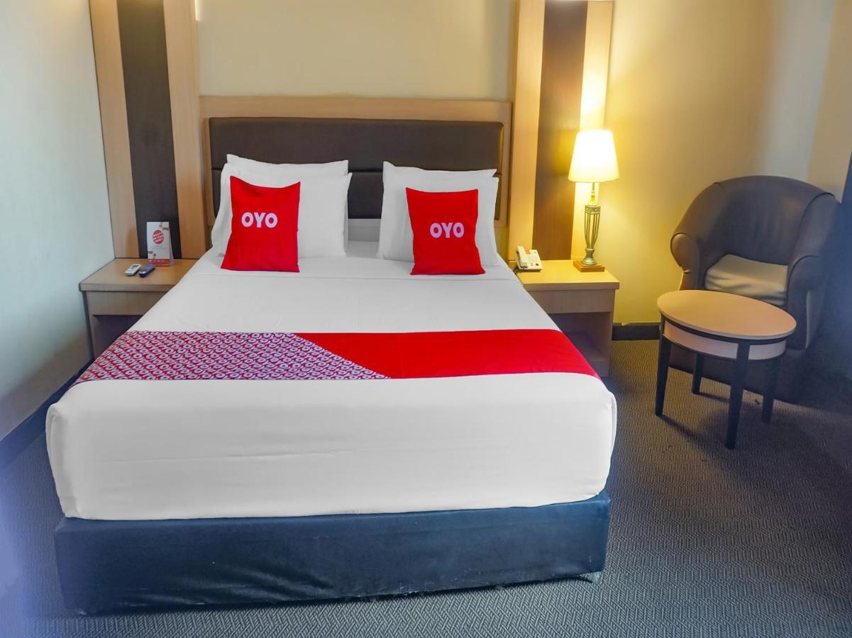 OYO 3967 Hotel Pantai Wisata Makassar Bagian luar foto
