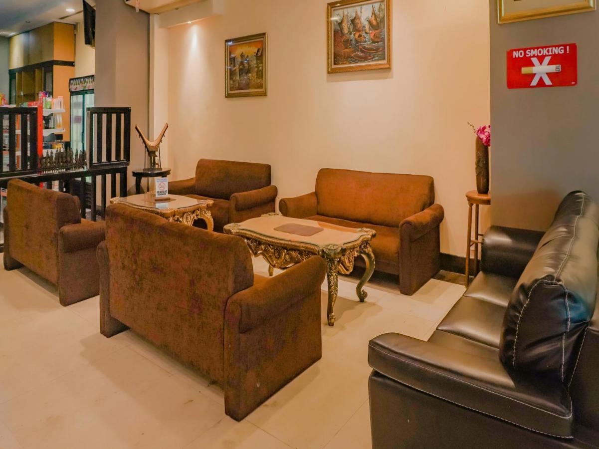 OYO 3967 Hotel Pantai Wisata Makassar Bagian luar foto