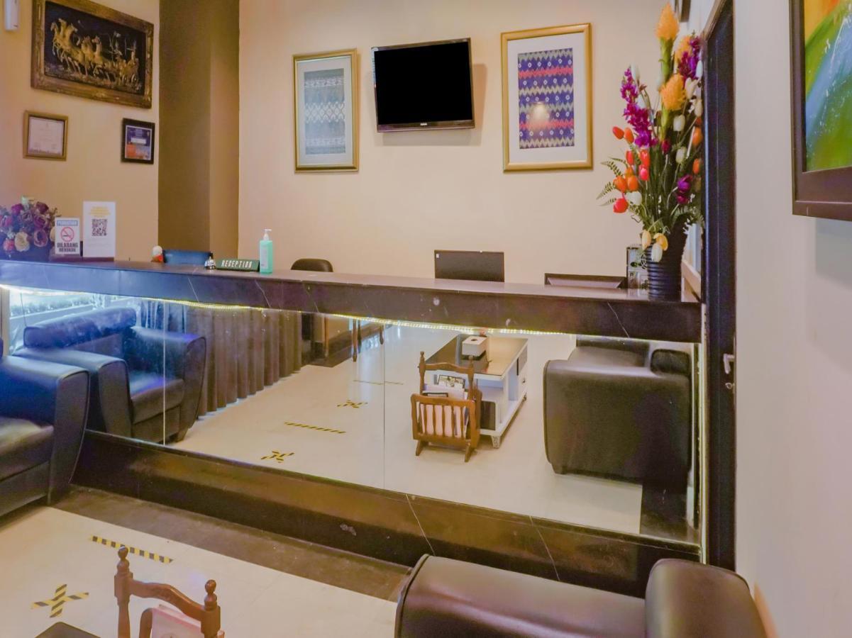 OYO 3967 Hotel Pantai Wisata Makassar Bagian luar foto