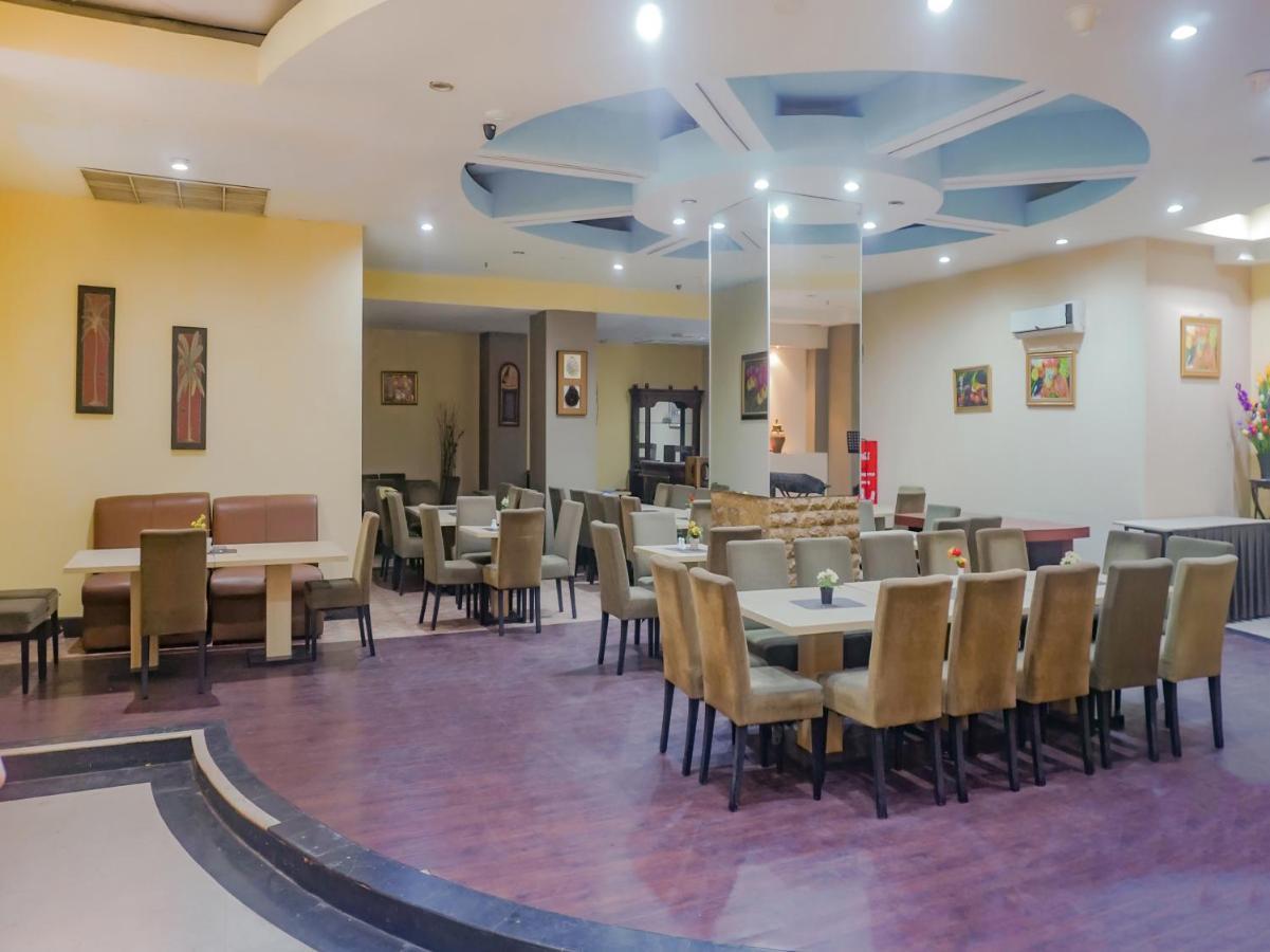 OYO 3967 Hotel Pantai Wisata Makassar Bagian luar foto