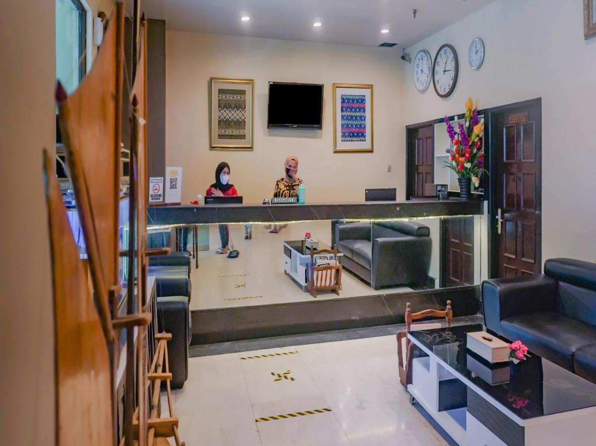 OYO 3967 Hotel Pantai Wisata Makassar Bagian luar foto