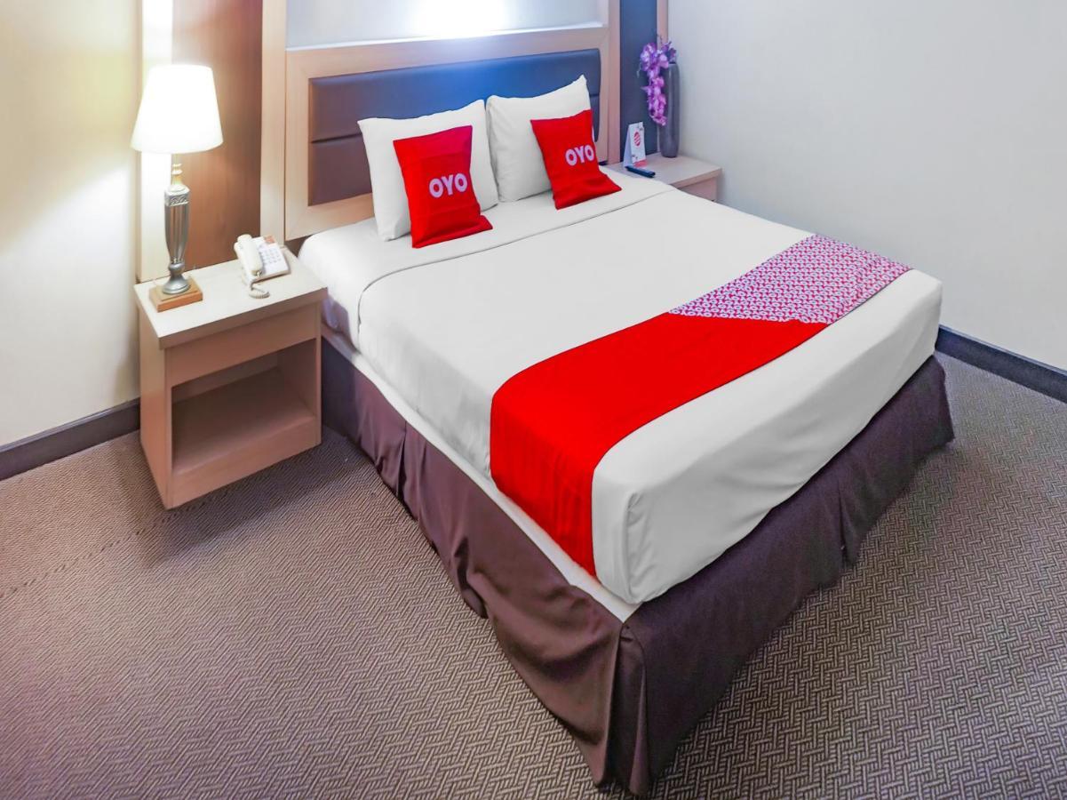 OYO 3967 Hotel Pantai Wisata Makassar Bagian luar foto
