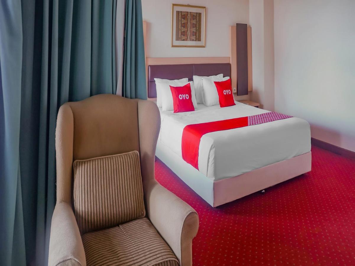OYO 3967 Hotel Pantai Wisata Makassar Bagian luar foto