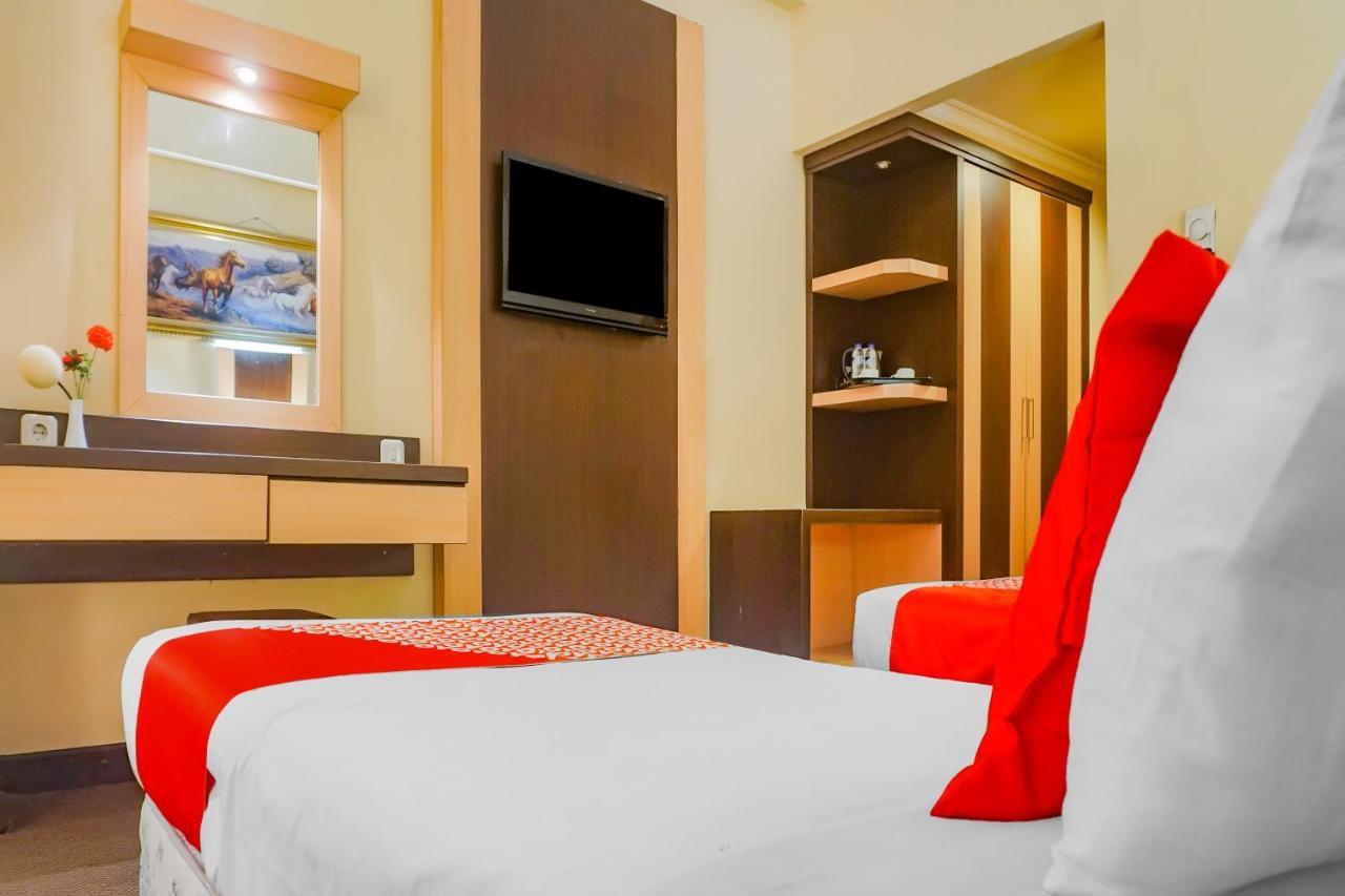 OYO 3967 Hotel Pantai Wisata Makassar Bagian luar foto