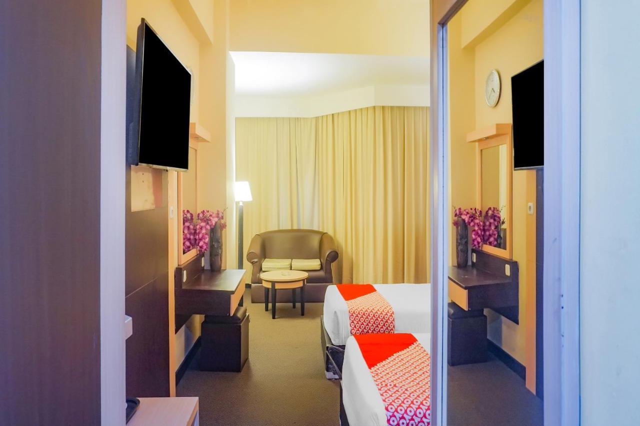 OYO 3967 Hotel Pantai Wisata Makassar Bagian luar foto